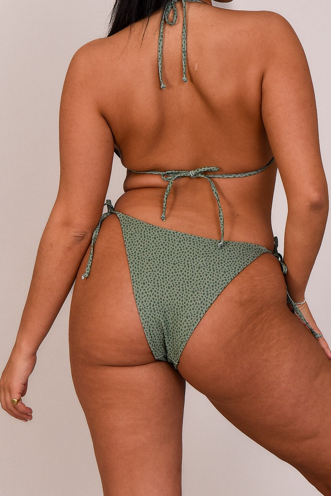 Sahara – Salbeigrünes Bikinihöschen mit seitlicher Schnürung